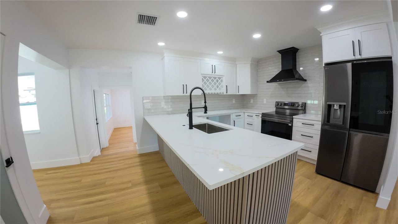 936 Alcazar Way S, Saint Petersburg, FL 33705 Photo