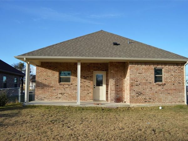 221 E Paris Street , Palmer, TX 75152