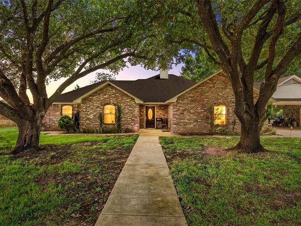1692 W Tate Street , Robinson, TX 76706