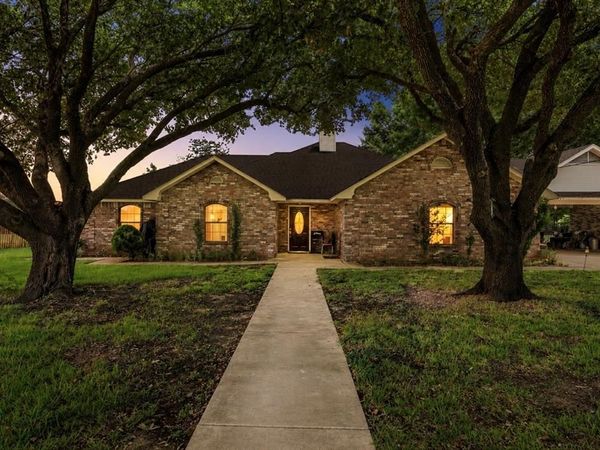 1692 W Tate Street , Robinson, TX 76706