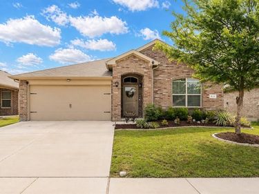 633 Buzzard Lake Trail, Fort Worth, TX 76120