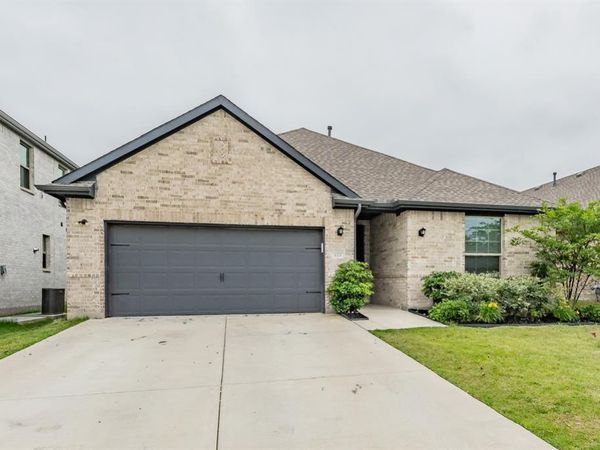 601 Bethpage Drive, Red Oak, TX 75154