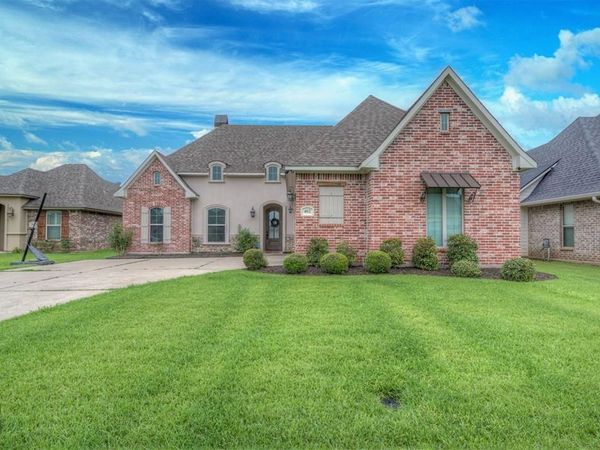 402 Halifax Circle , Benton, LA 71006