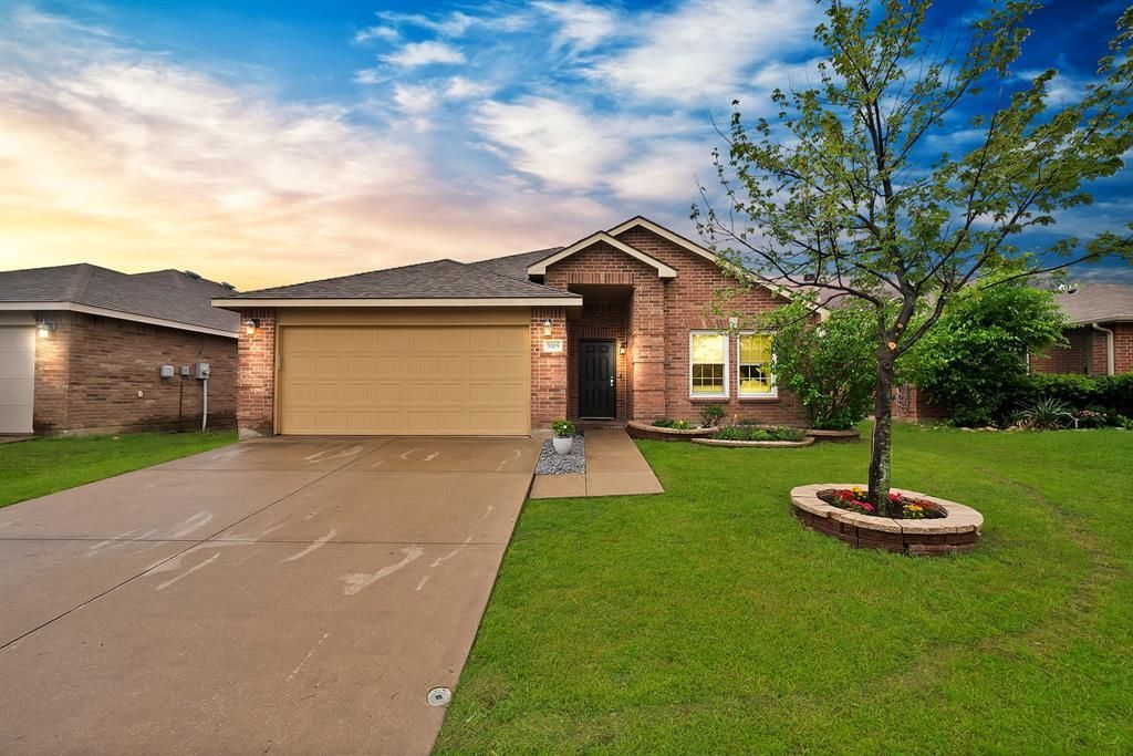 5705 Talons Crest Circle, Fort Worth, TX 76179 Main Photo