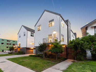 1507 N Garrett Avenue, Unit 201, Dallas, TX 75206