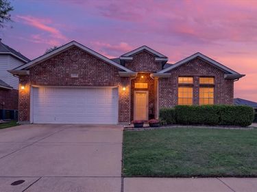 6328 Redeagle Creek Drive, Fort Worth, TX 76179