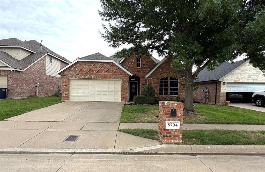 8704 Corral Circle, Fort Worth, TX 76244 Main Photo