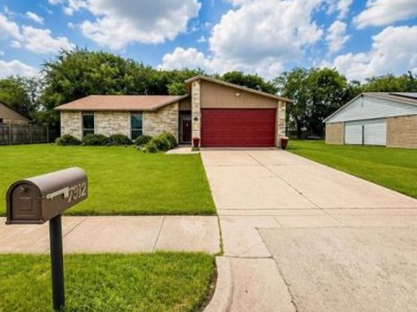 7312 Stonewall Road , Forest Hill, TX 76140