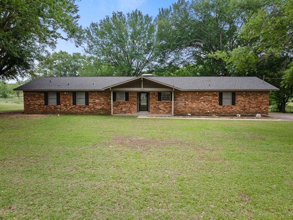 4006 Mark Lane , Mount Pleasant, TX 75455