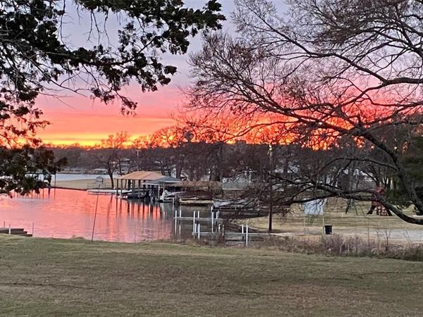 316 Comanche Drive, Lake Kiowa, TX 76240