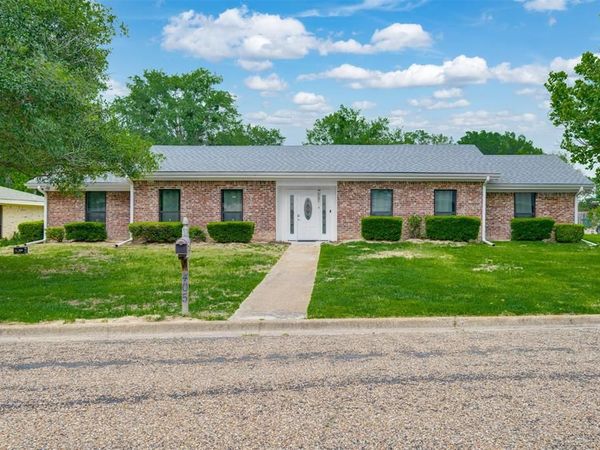 405 Brookwood Drive, Mount Pleasant, TX 75455