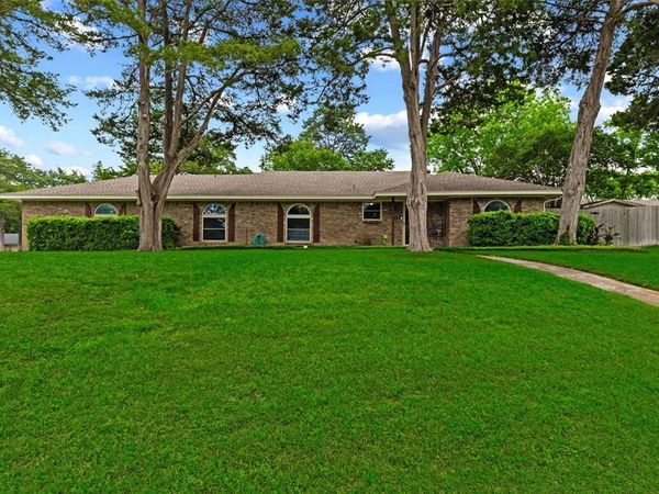 414 Ridgewood Drive, DeSoto, TX 75115