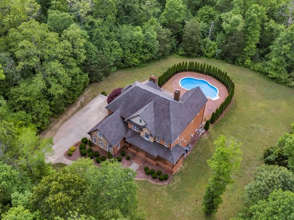 1032 Dogwood Ln , Burns, TN 37029