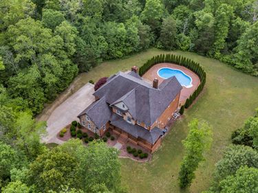 1032 Dogwood Ln, Burns, TN 37029