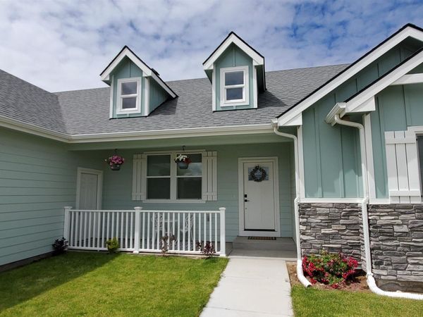 9279 Rolling Hills Ct, Nampa, ID 83686