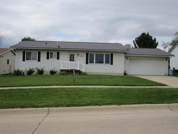 1608 Breca Ridge Drive , Anamosa, IA 52205