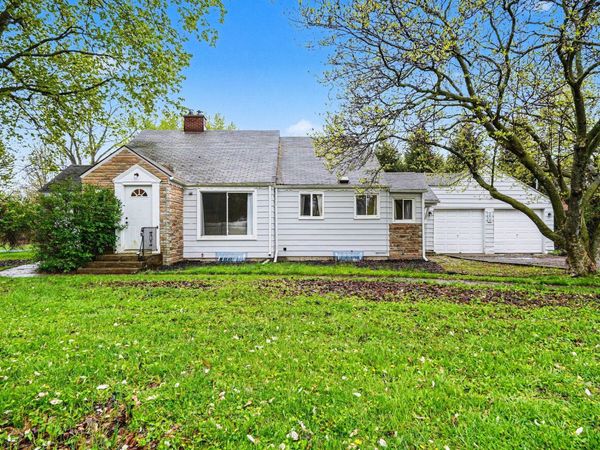 5610 Cascade Road SE, Grand Rapids, MI 49546