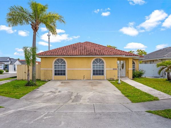 14300 SW 52nd St , Miami, FL 33175