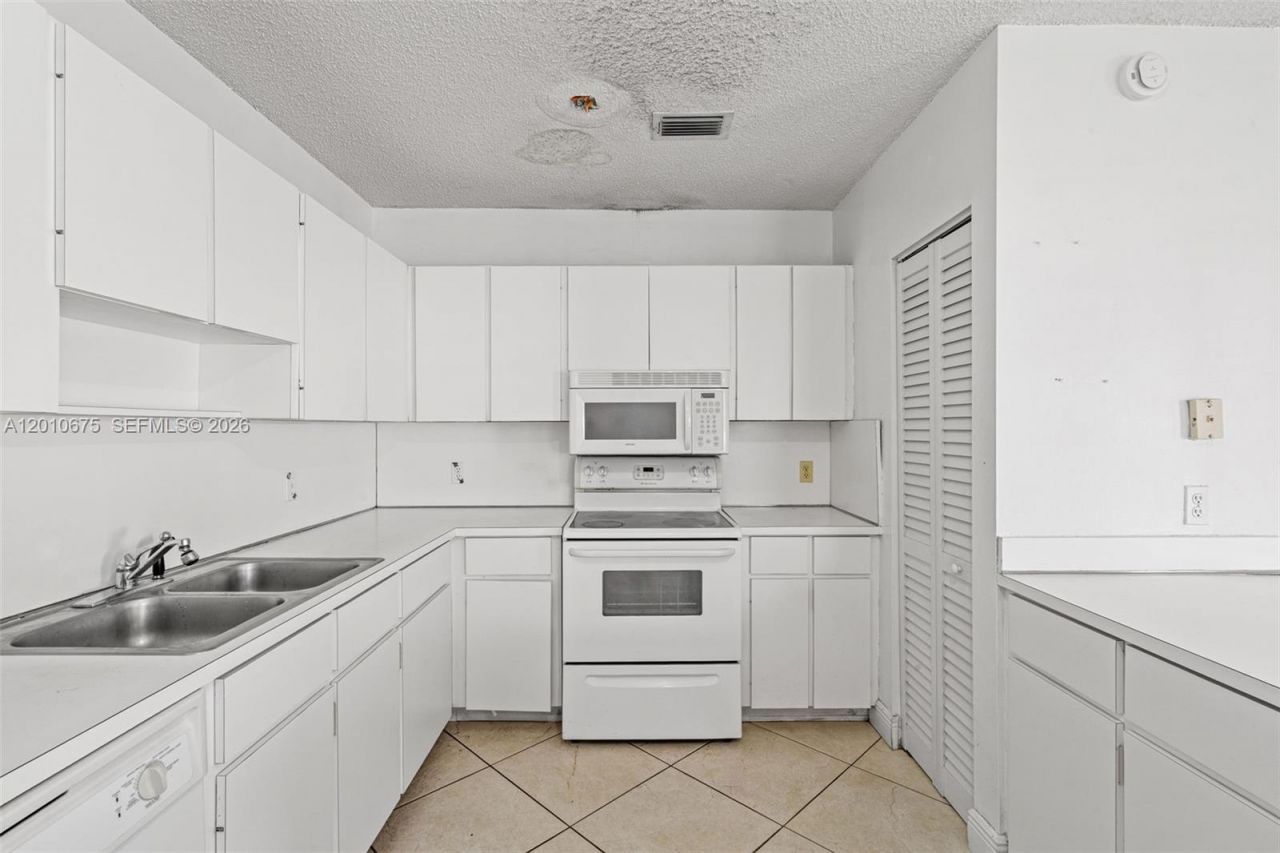 14300 SW 52nd St , Miami, FL 33175 Photo
