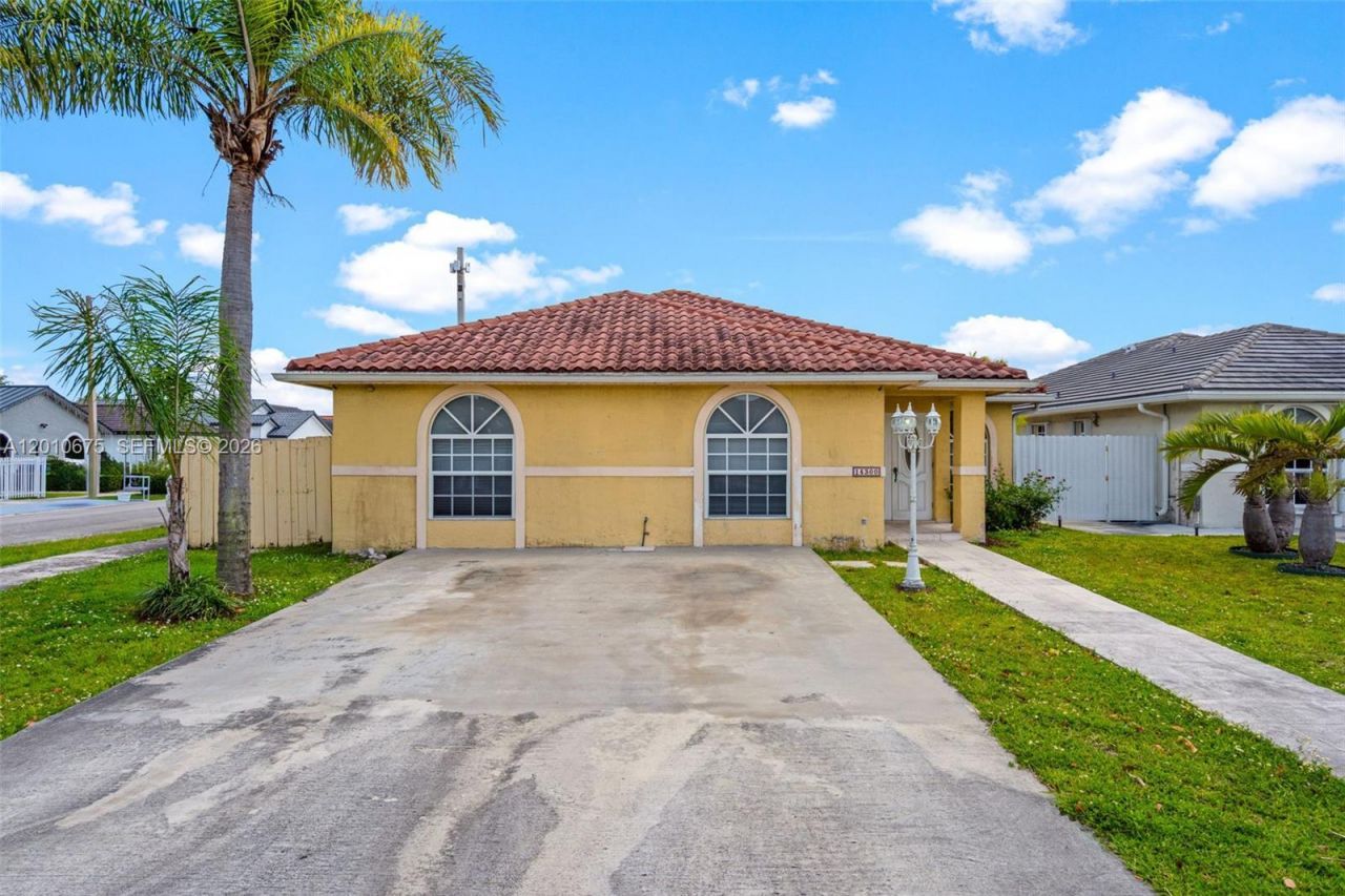 14300 SW 52nd St , Miami, FL 33175 Photo