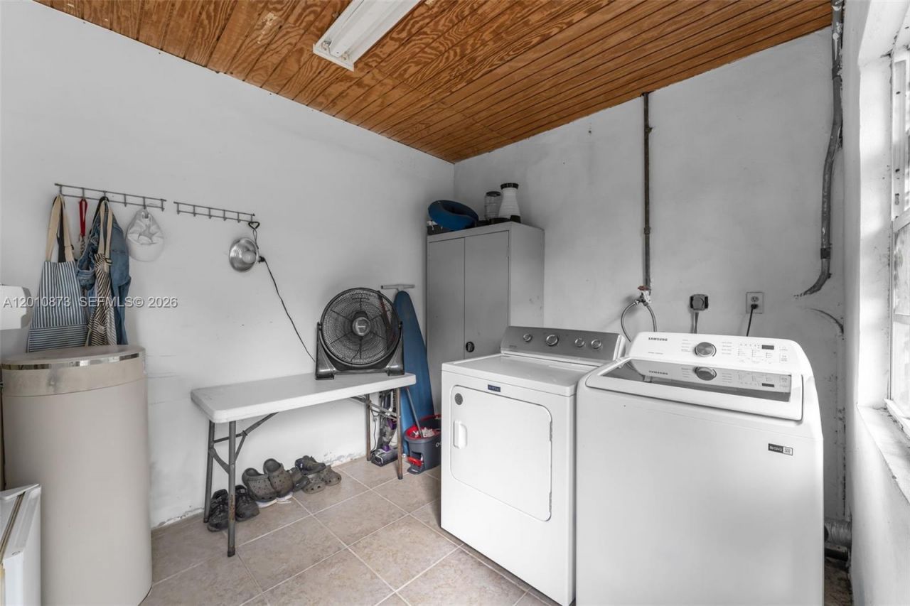 18895 SW 212th St, Miami, FL 33187 Photo