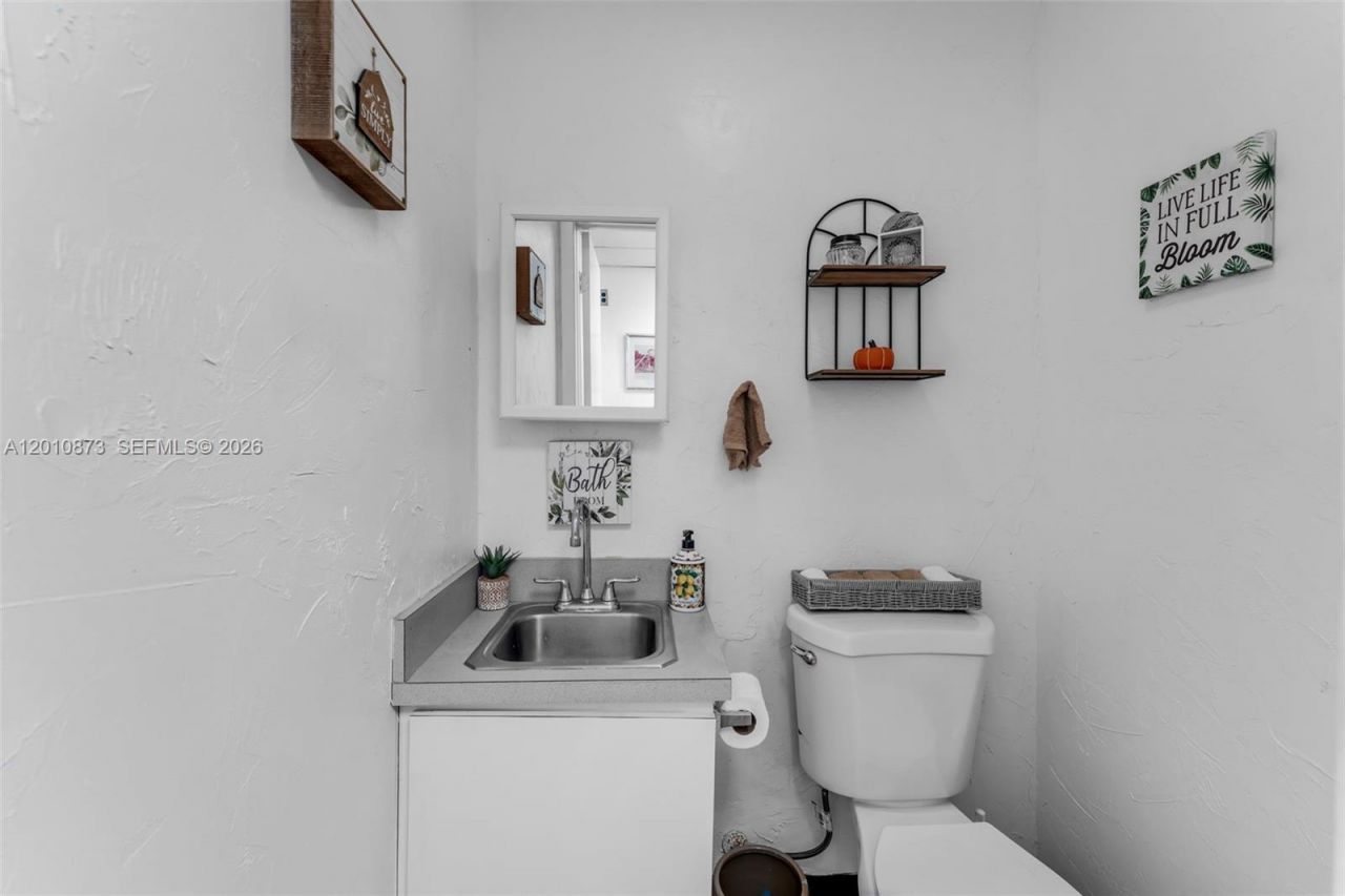 18895 SW 212th St, Miami, FL 33187 Photo