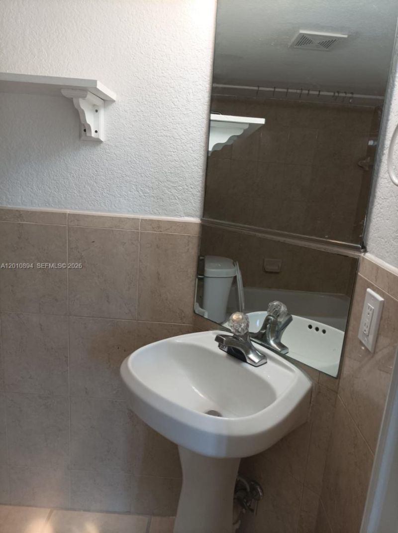 637 SW 3rd St , Unit 206, Miami, FL 33130 Photo