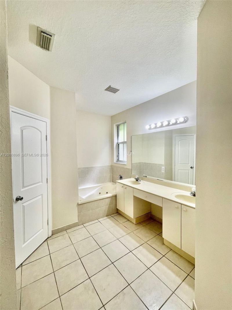 8514 NW 111th Ct , Unit 8514, Doral, FL 33178 Photo