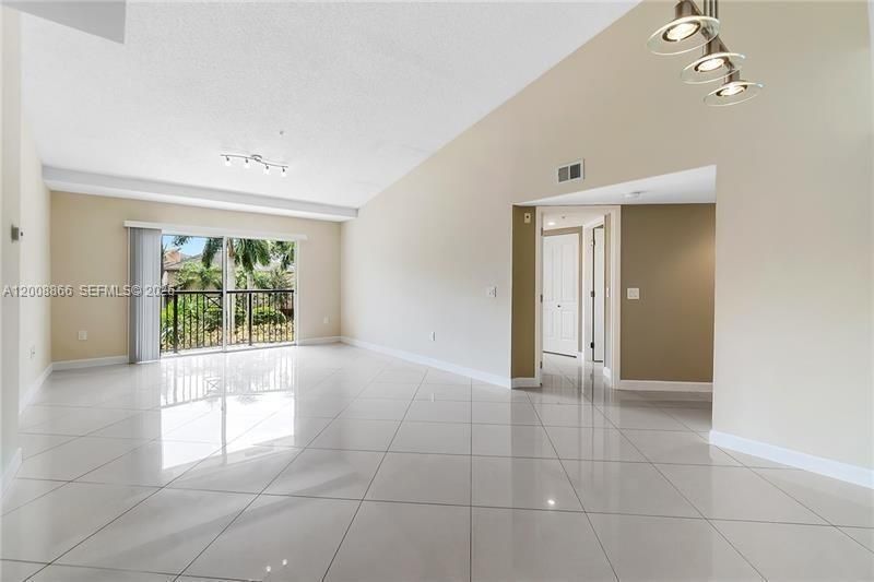 4197 N Haverhill Rd , Unit 213, West Palm Beach, FL 33417 Photo