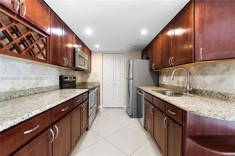 4197 N Haverhill Rd , Unit 213, West Palm Beach, FL 33417 Photo