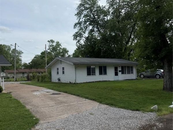 3 W Adams Drive , Cahokia, IL 62206