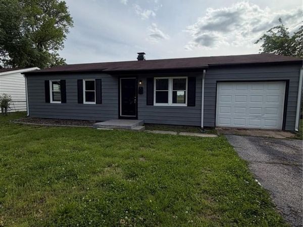 60 W Adams Drive , Cahokia, IL 62206
