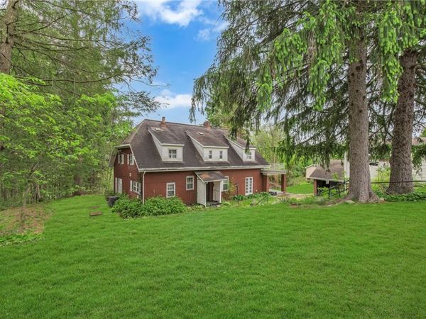 613 Briarcliff Dr , Aliquippa, PA 15001