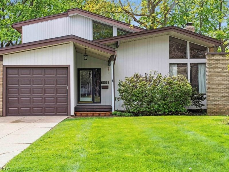 2422 Chestnut Boulevard, Cuyahoga Falls, OH 44223 Photo 1