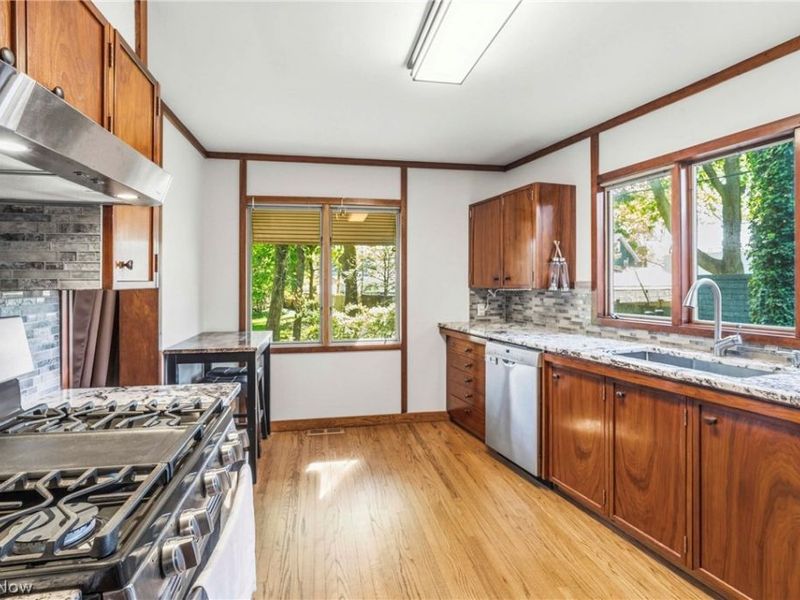 2422 Chestnut Boulevard, Cuyahoga Falls, OH 44223 Photo 10