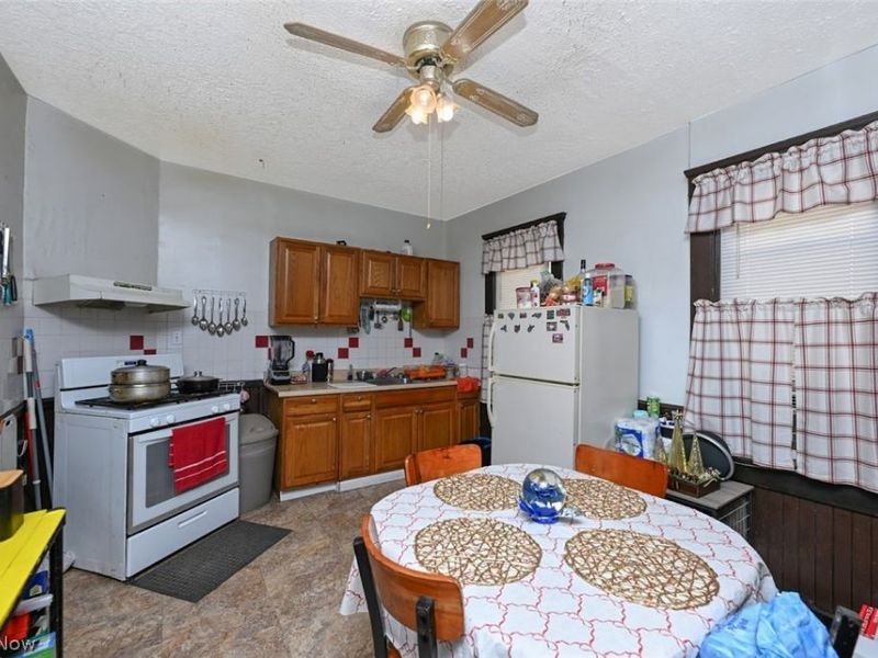 4132 Robert Avenue, Cleveland, OH 44109 Photo 7