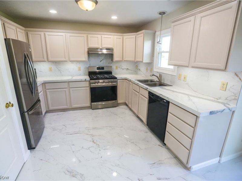 4823 Elizabeth Lane, Brooklyn, OH 44144 Photo 7