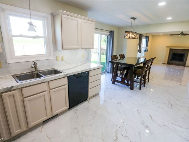 4823 Elizabeth Lane, Brooklyn, OH 44144 Photo 9