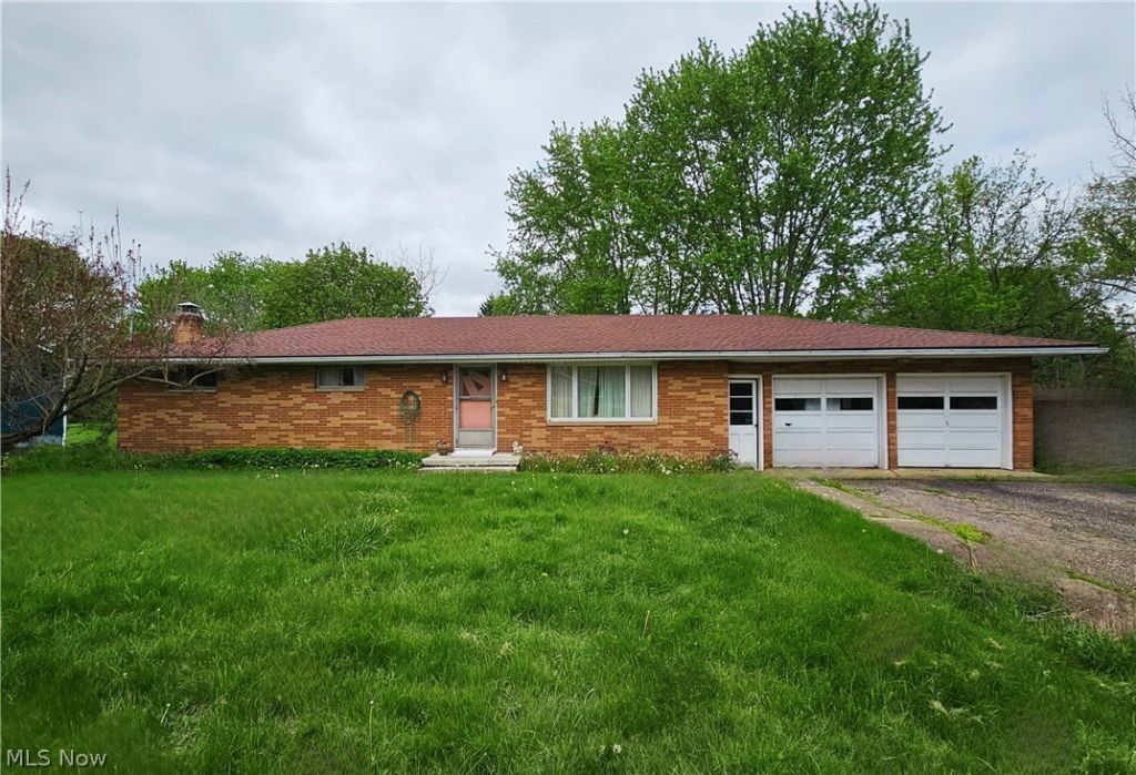 13681 Kaufman Avenue Nw, Hartville, OH 44632 Main Photo