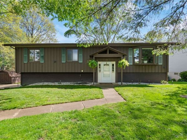 370 Applegrove Street NE, North Canton, OH 44720