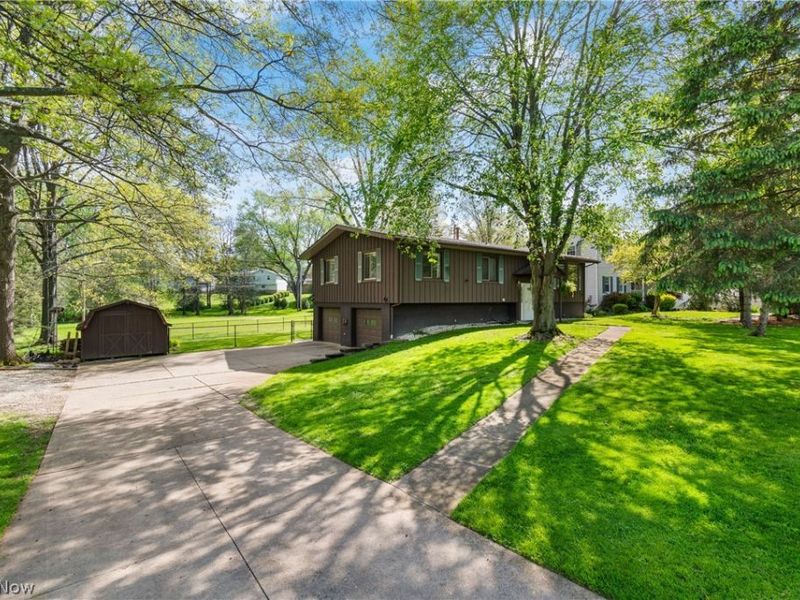 370 Applegrove Street NE, North Canton, OH 44720 Photo 2