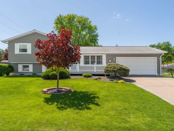 918 6th Street , Hampton, IL 61256