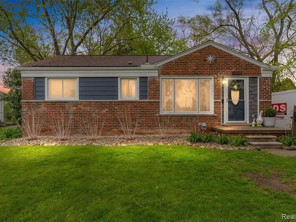11298 Garden Street E, Livonia, MI 48150