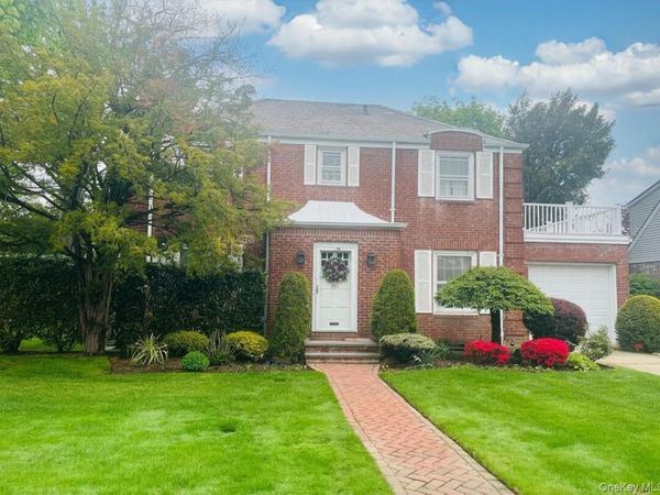 231 Sydney Avenue, Malverne, NY 11565