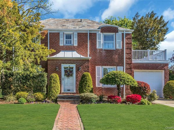 231 Sydney Avenue, Malverne, NY 11565
