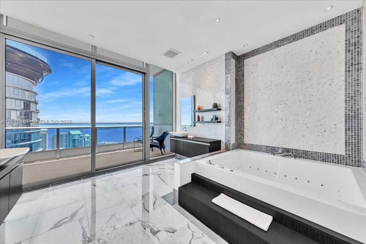 200 Biscayne Boulevard Way , Unit PH 5401, Miami, FL 33131 Photo