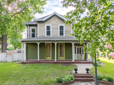 715 N 4TH Street, Pekin, IL 61554