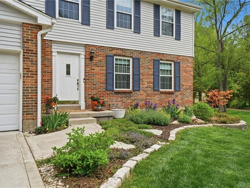 4024 Locus Bend Drive, Bellbrook, OH 45440 Photo 4