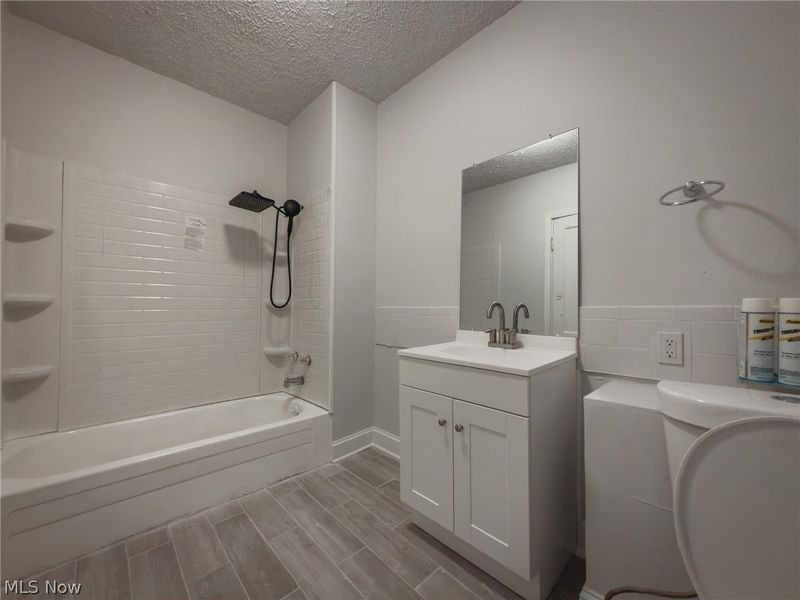 9409 Empire Avenue, Cleveland, OH 44108 Photo 11