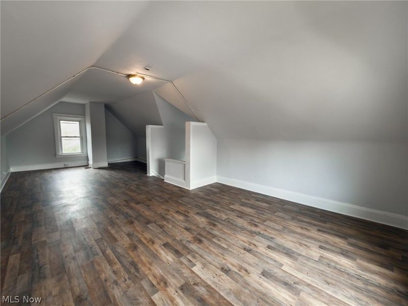 9409 Empire Avenue, Cleveland, OH 44108 Photo 12